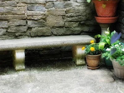ławka ogrodowa kamienna