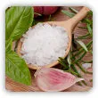 Zioła zamiast soli. Jakie zioła zastępują sól kuchenną?